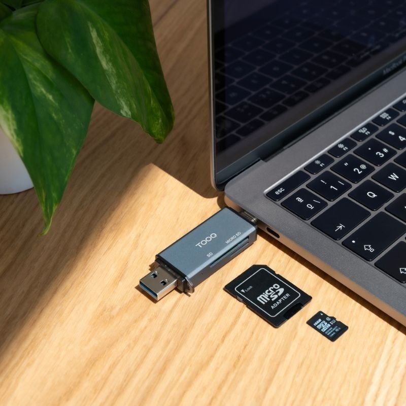 Leitor de Cartões Externo Tooq Tqr-3001g / USB 3.0 e USB Tipo C